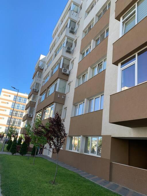 Lovely Bacau 1 Bedroom Apartment Dış mekan fotoğraf