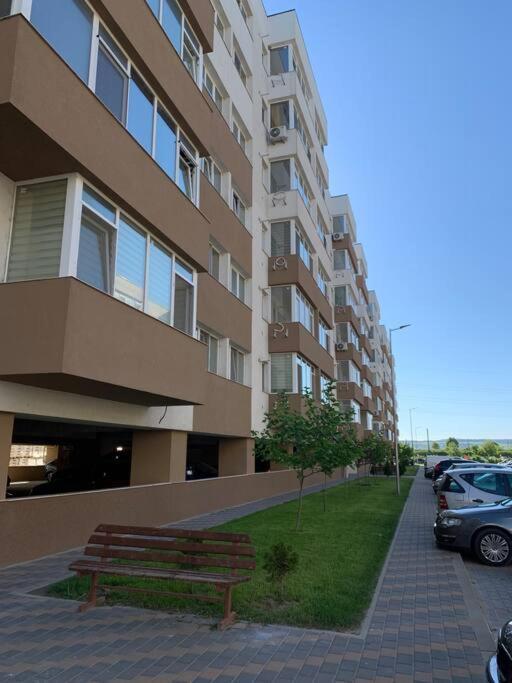 Lovely Bacau 1 Bedroom Apartment Dış mekan fotoğraf