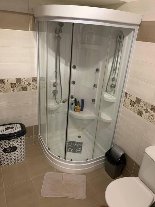Lovely Bacau 1 Bedroom Apartment Dış mekan fotoğraf