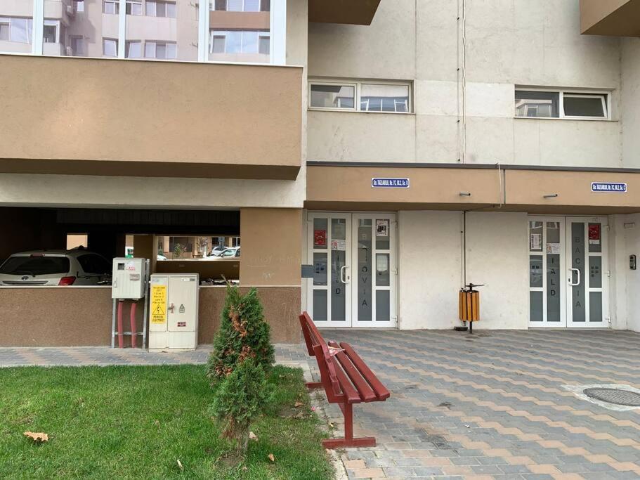 Lovely Bacau 1 Bedroom Apartment Dış mekan fotoğraf